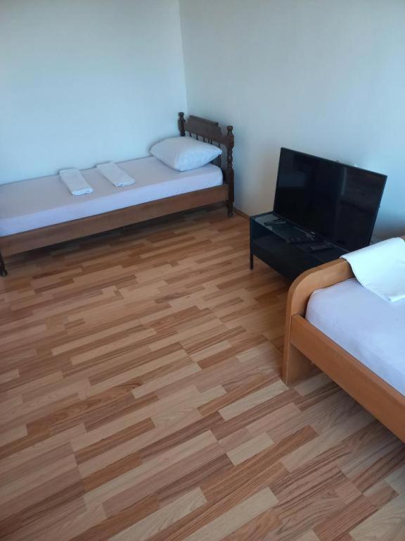 Hostel Traveler'S Rest - Near Podgorica Airport Mitrovici  Zewnętrze zdjęcie