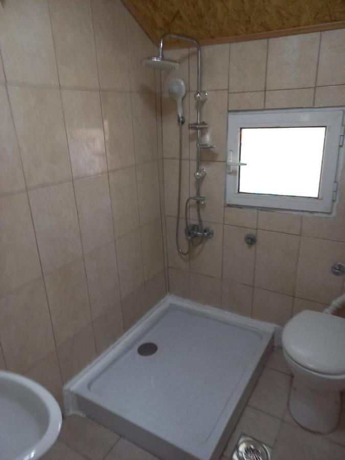 Hostel Traveler'S Rest - Near Podgorica Airport Mitrovici  Zewnętrze zdjęcie