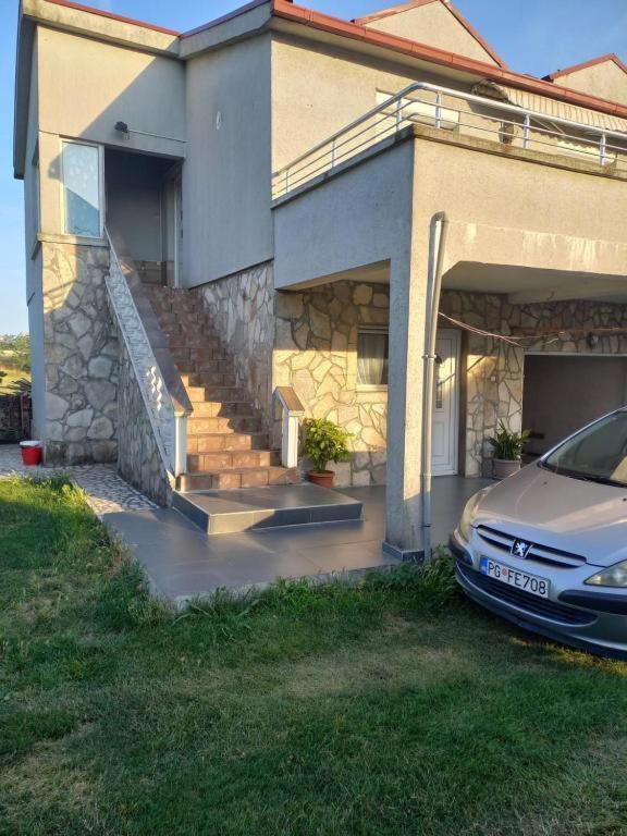 Hostel Traveler'S Rest - Near Podgorica Airport Mitrovici  Zewnętrze zdjęcie