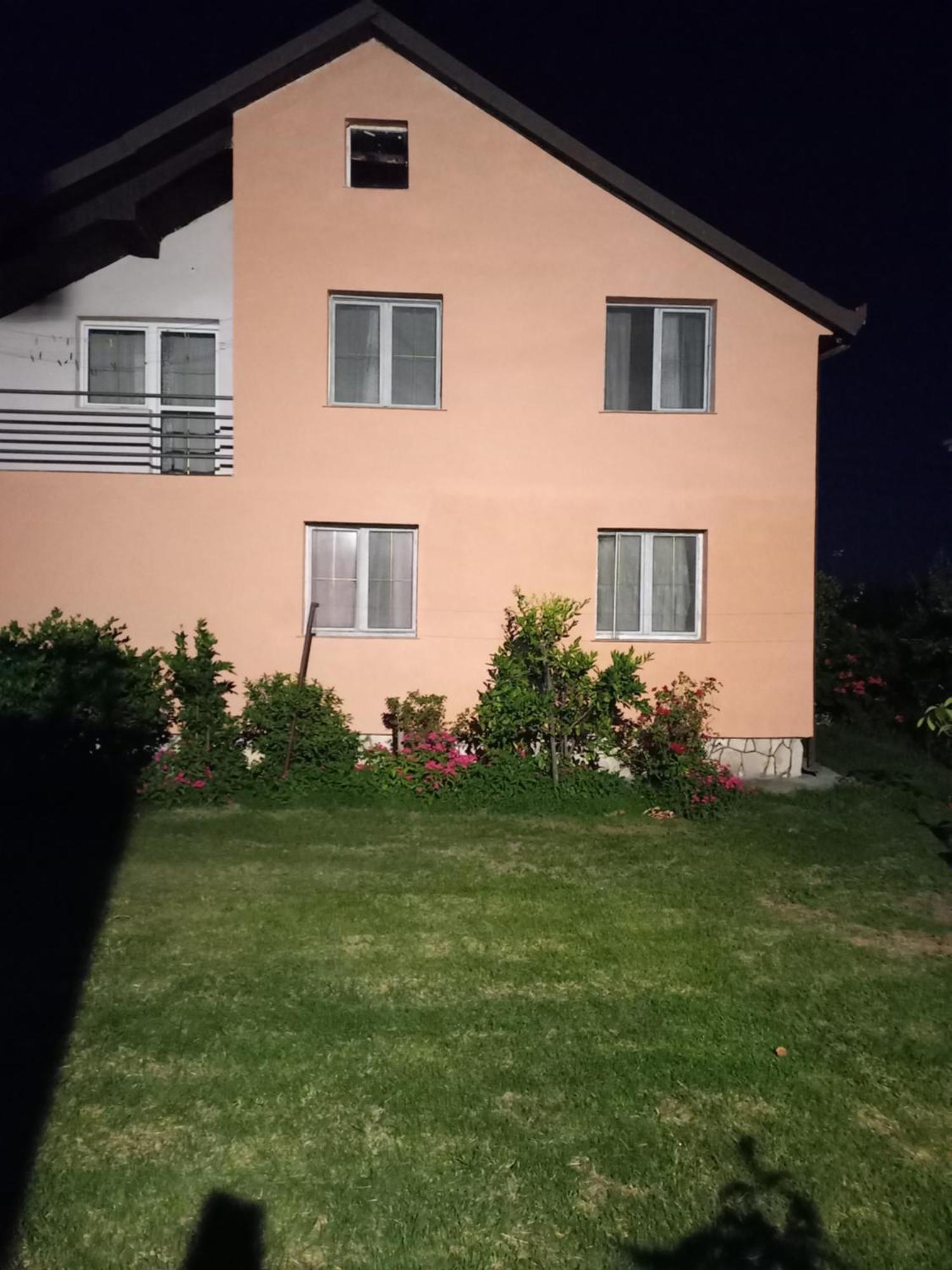 Hostel Traveler'S Rest - Near Podgorica Airport Mitrovici  Zewnętrze zdjęcie
