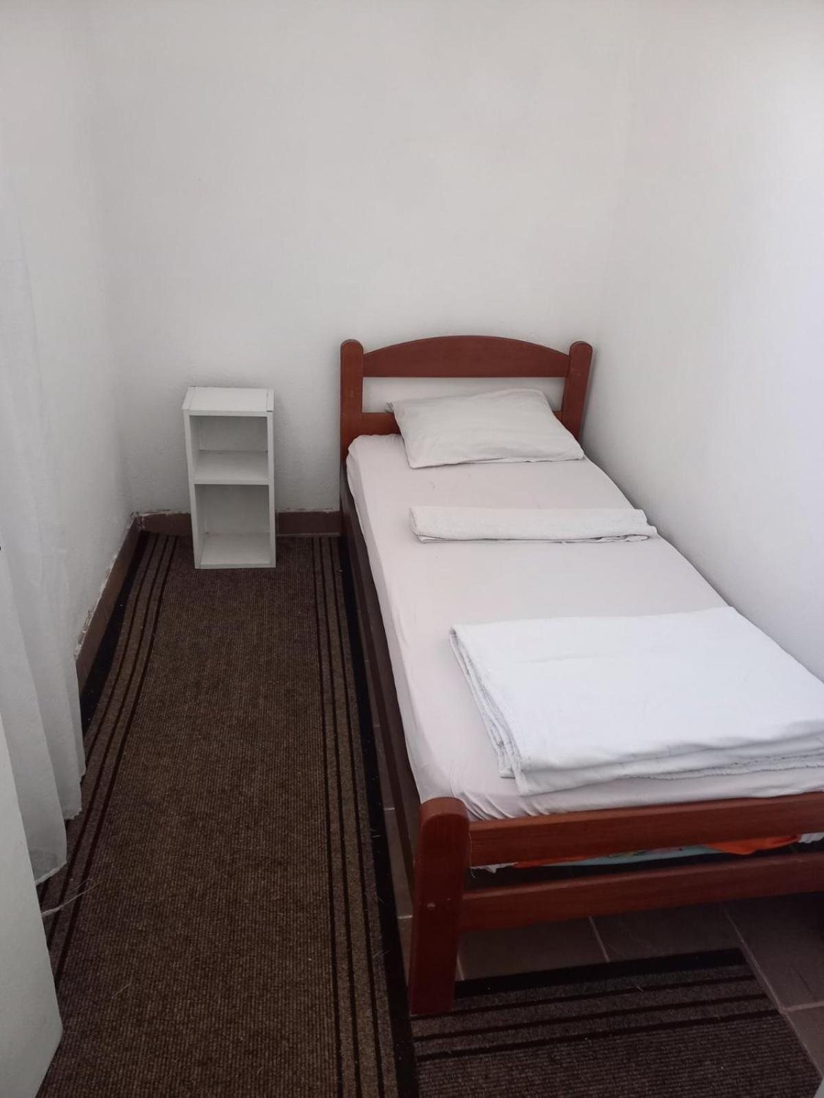 Hostel Traveler'S Rest - Near Podgorica Airport Mitrovici  Zewnętrze zdjęcie