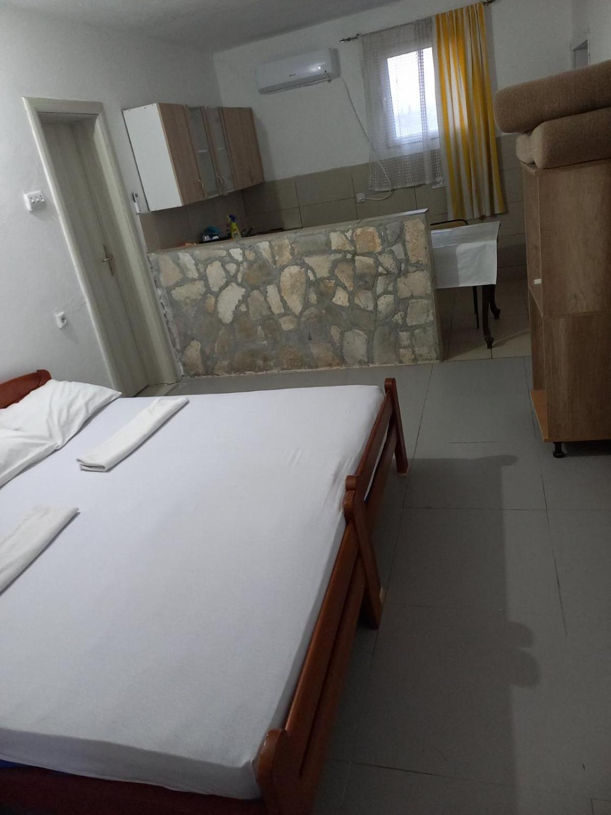 Hostel Traveler'S Rest - Near Podgorica Airport Mitrovici  Zewnętrze zdjęcie